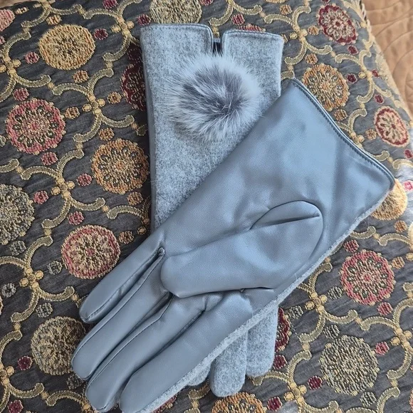 Elegant Gray Women's Gloves with Real Fur Detail - Picture 3 of 4